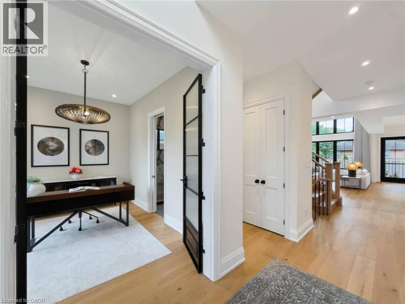 260 KENT Crescent — photo 5 of 40
