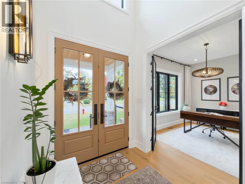 260 KENT Crescent — photo 4 of 40