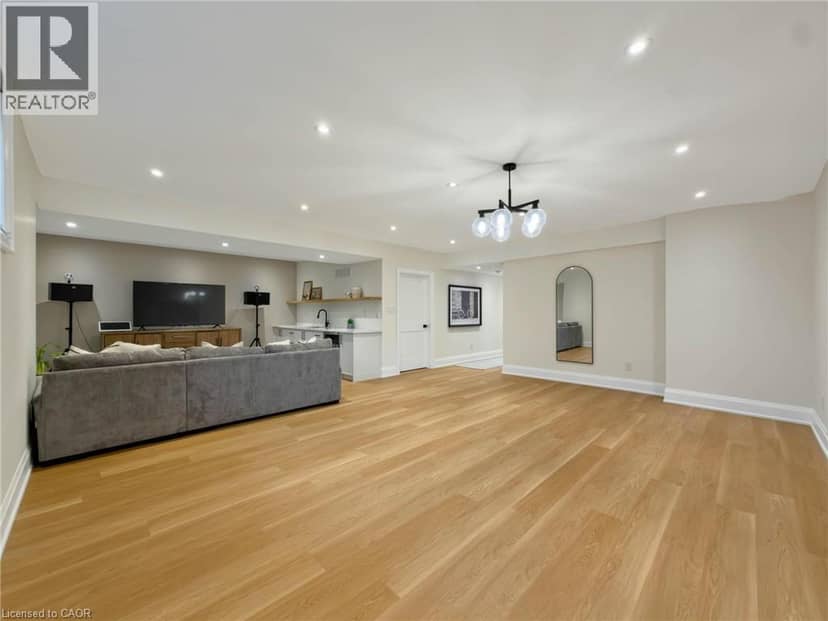 260 KENT Crescent — photo 38 of 40