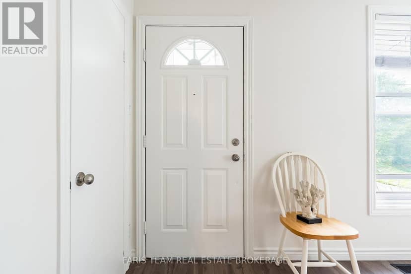 308 Russell Street, Midland, photo 5