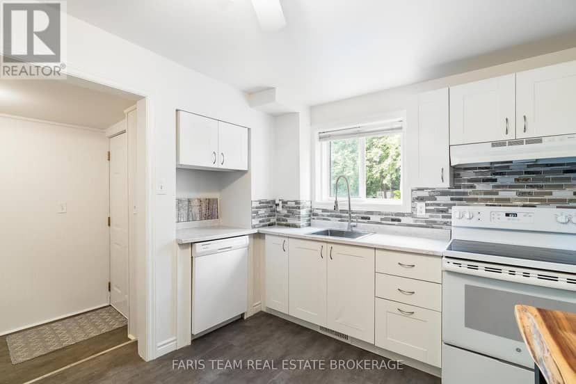 308 Russell Street, Midland, photo 8