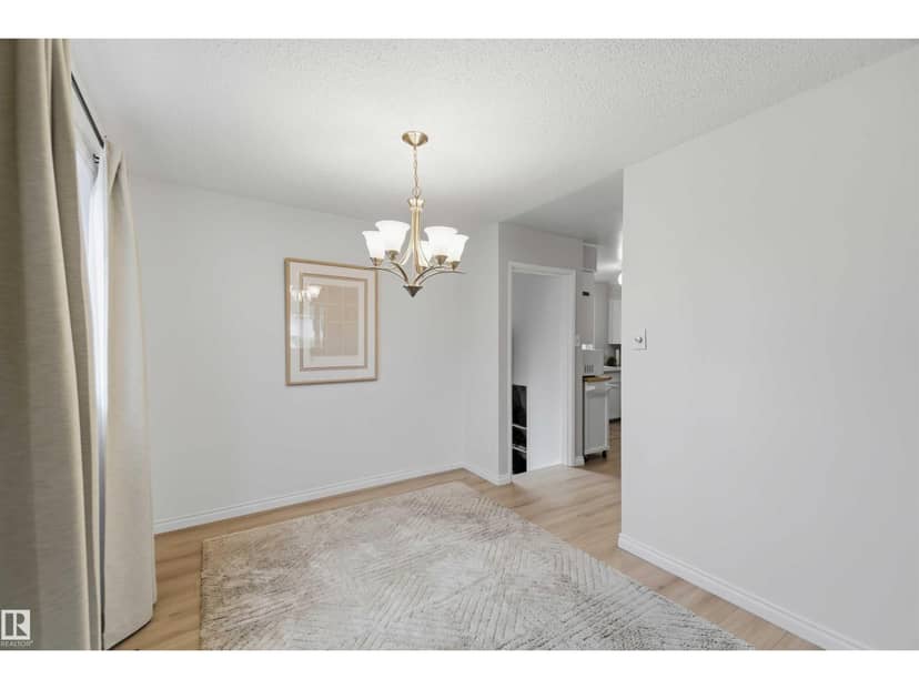 6207 146 AV NW — photo 12 of 40