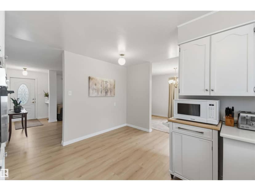 6207 146 AV NW — photo 22 of 40