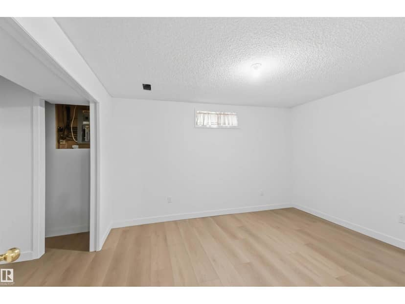 6207 146 AV NW — photo 35 of 40