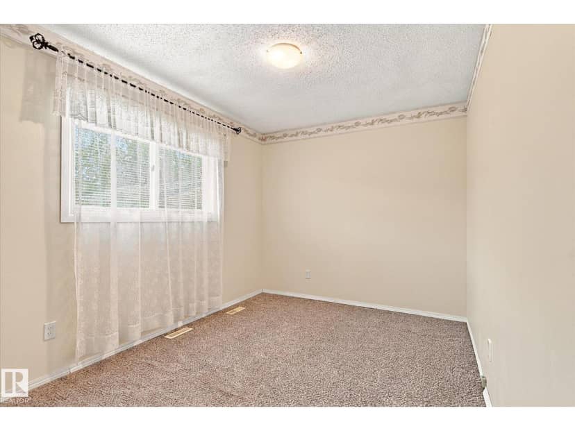 7612 40 AV NW — photo 20 of 40