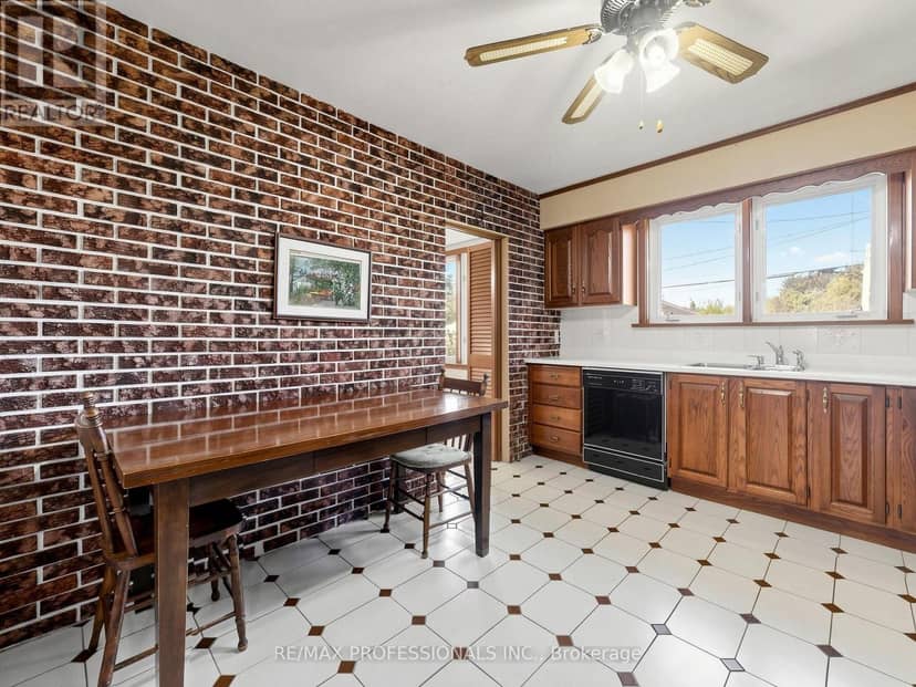 32 Summitcrest Drive — photo 13 of 39