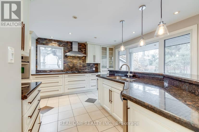 120 Blyth Crescent — photo 14 of 40