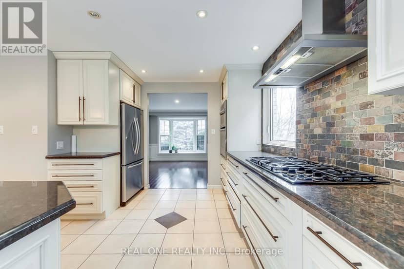 120 Blyth Crescent — photo 16 of 40