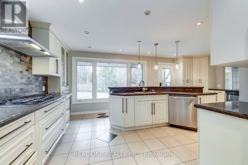 120 Blyth Crescent — photo 18 of 40