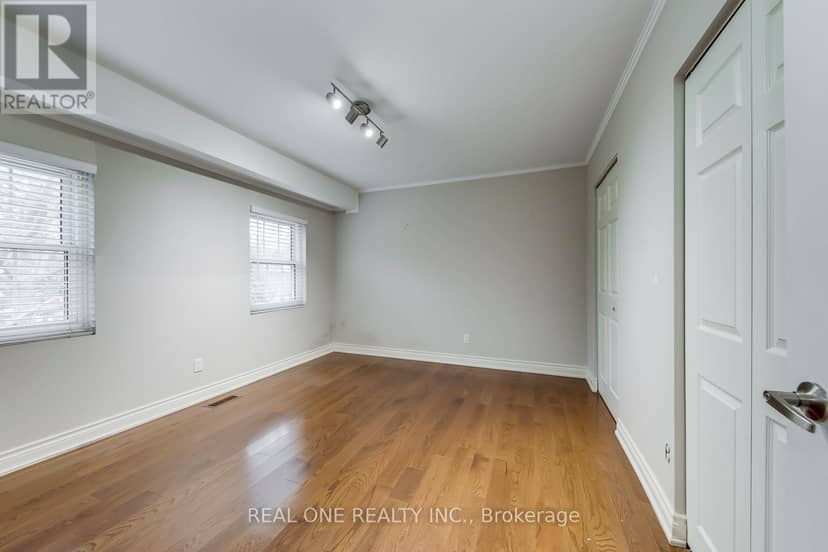 120 Blyth Crescent — photo 26 of 40
