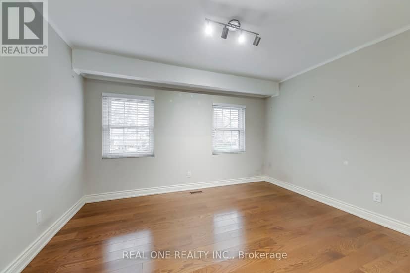 120 Blyth Crescent — photo 27 of 40