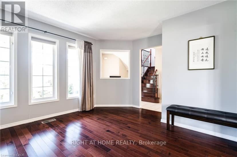 106 Moore Crescent — photo 10 of 40