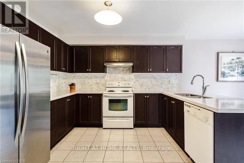 106 Moore Crescent — photo 13 of 40