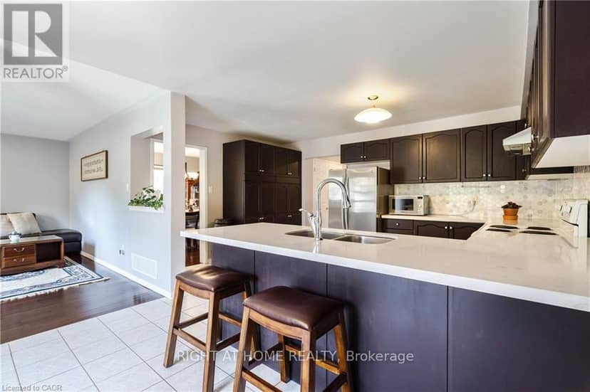 106 Moore Crescent — photo 18 of 40