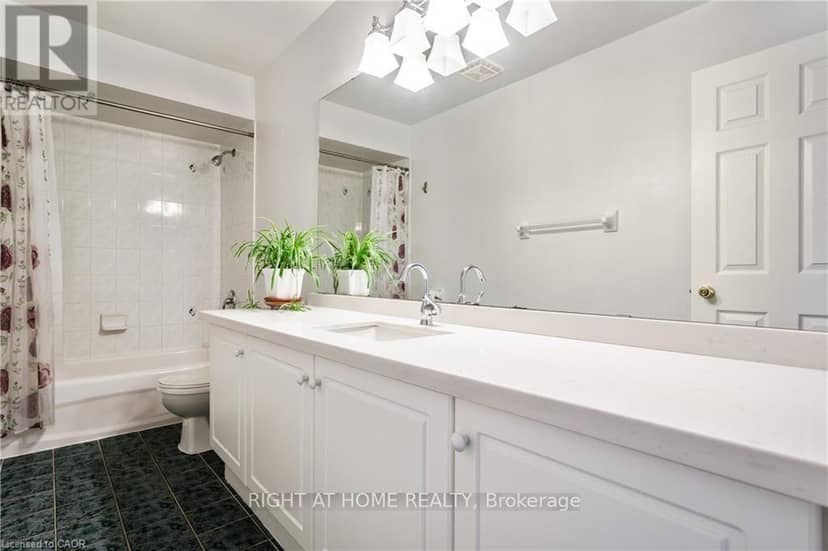 106 Moore Crescent — photo 40 of 40