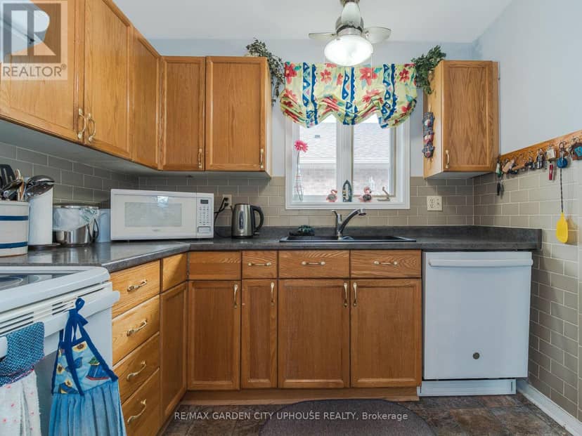 103 - 122 Bunting Road — photo 8 of 25