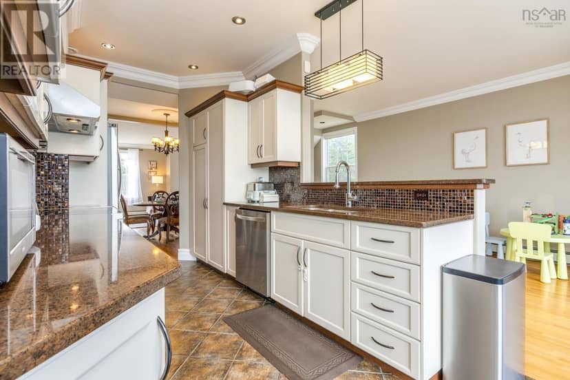 1 Arthur Lismer Court — photo 18 of 40