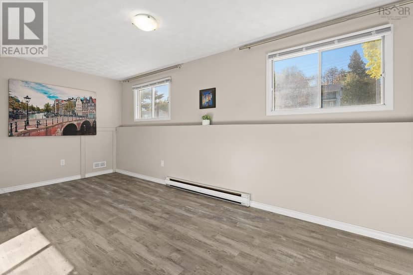 1022/1024 Marie Crescent — photo 14 of 36