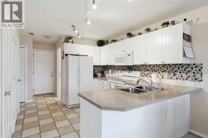 52 Douglas Glen Crescent SE — photo 10 of 29