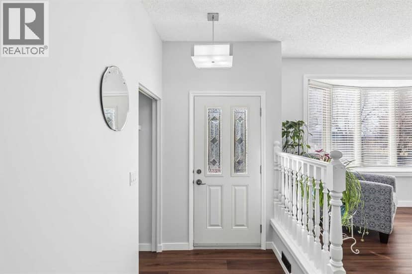 440 Lynnover Way SE, Calgary, photo 2