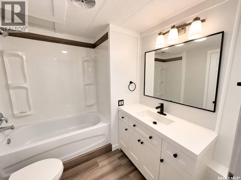 72 1035 Boychuk DRIVE — photo 35 of 37
