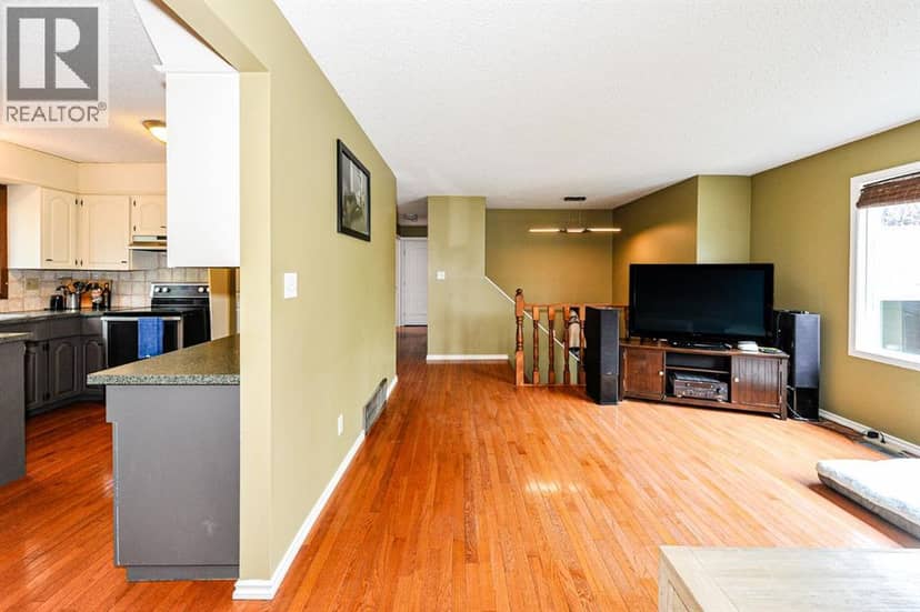 68 Elliott Drive, Camrose, photo 8