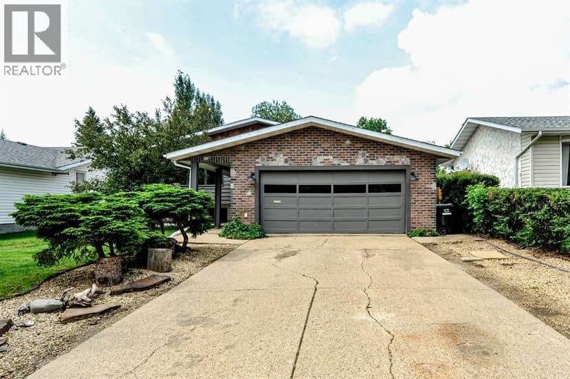 68 Elliott Drive, Camrose, photo 2
