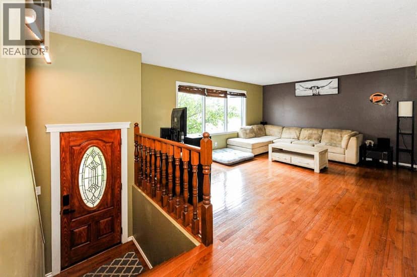 68 Elliott Drive, Camrose, photo 4