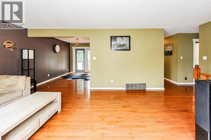 68 Elliott Drive, Camrose, photo 7
