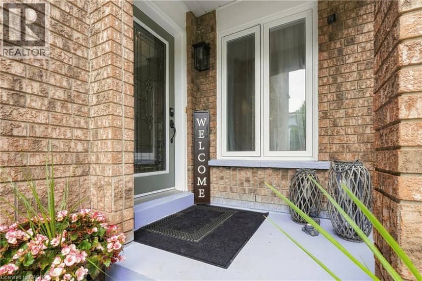 11 WAKEFIELD Lane — photo 3 of 34