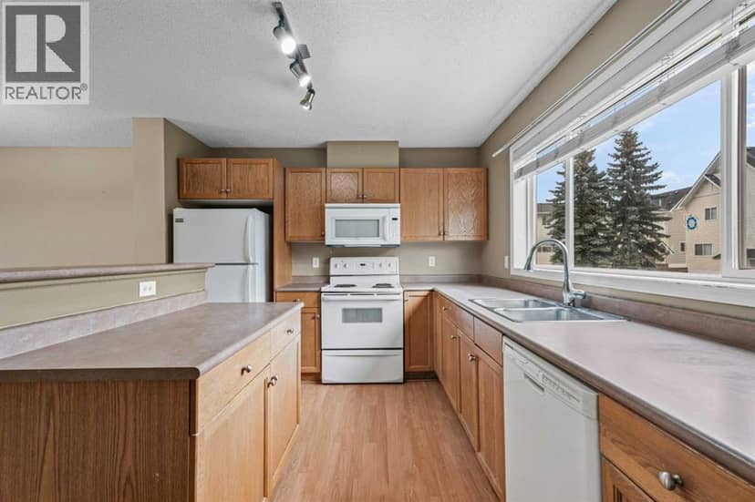 255 Prestwick Acres Lane SE, Calgary, photo 2