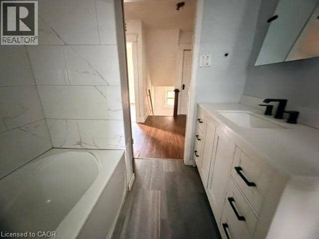 512 DOWNIE Street, Stratford, photo 6