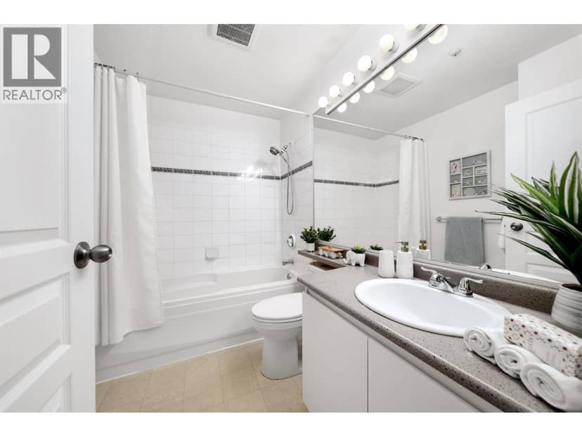 409 8430 Jellicoe Street — photo 18 of 29