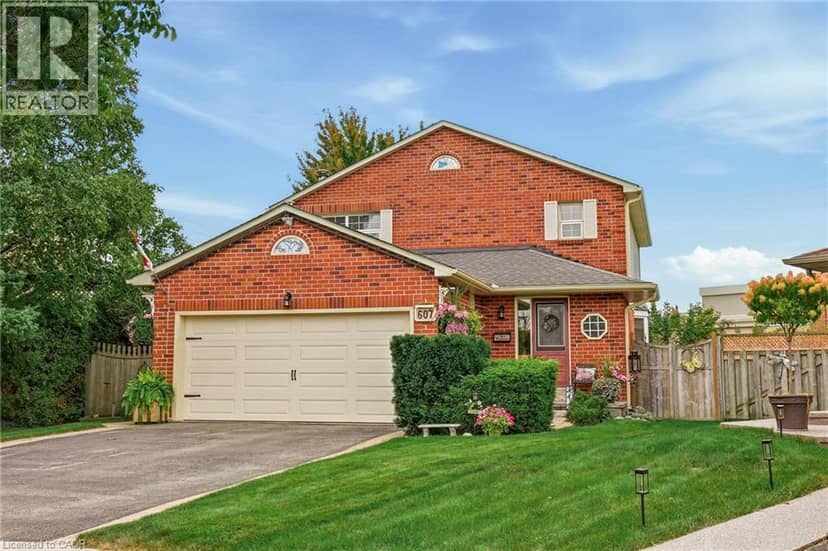 607 CLOVER PARK Crescent, Milton
