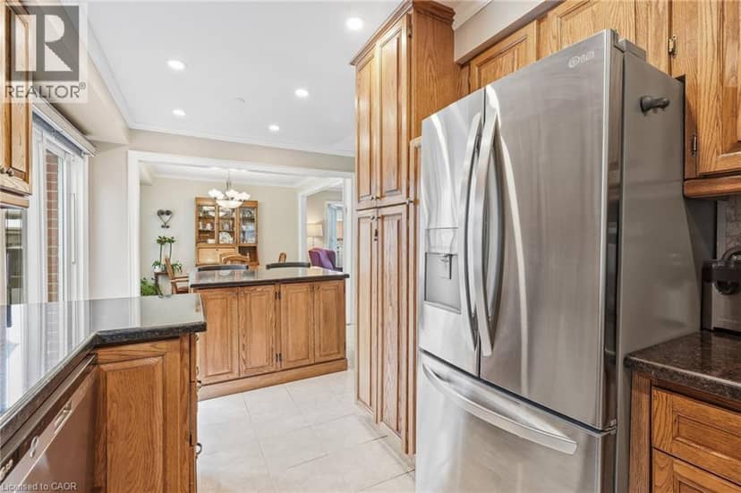 607 CLOVER PARK Crescent — photo 15 of 40