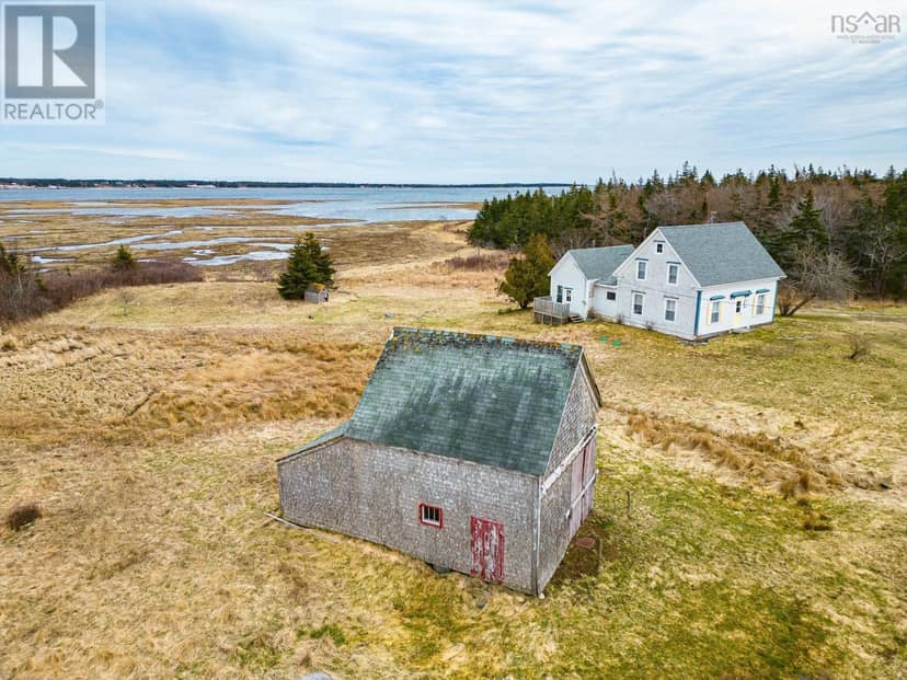 4847 Shore Road — photo 4 of 32