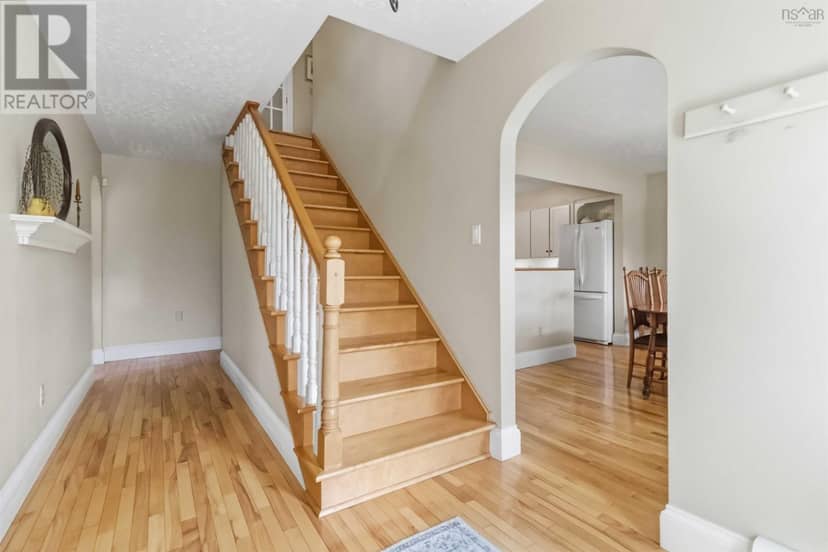 16 Driftwood Crescent — photo 8 of 40