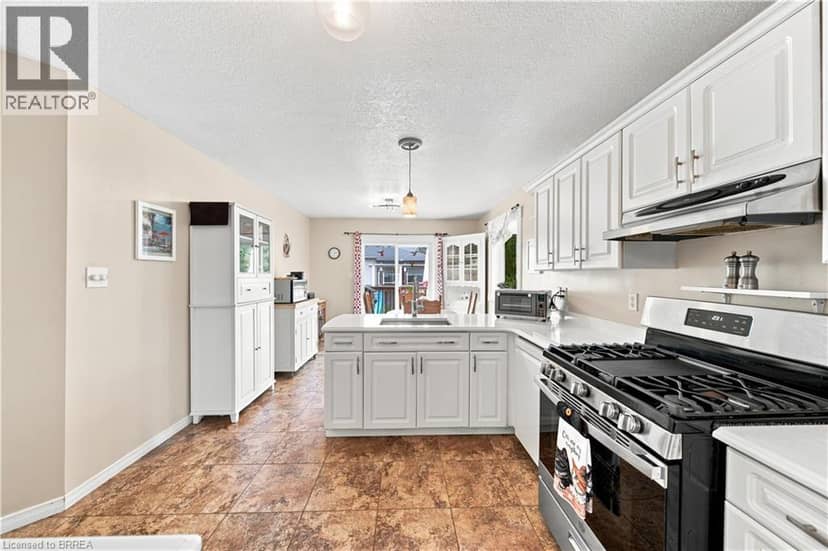 41 GRIFFITHS Drive — photo 9 of 40