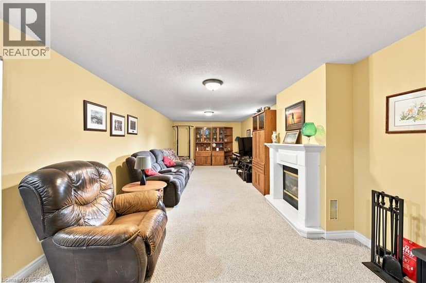 41 GRIFFITHS Drive — photo 23 of 40