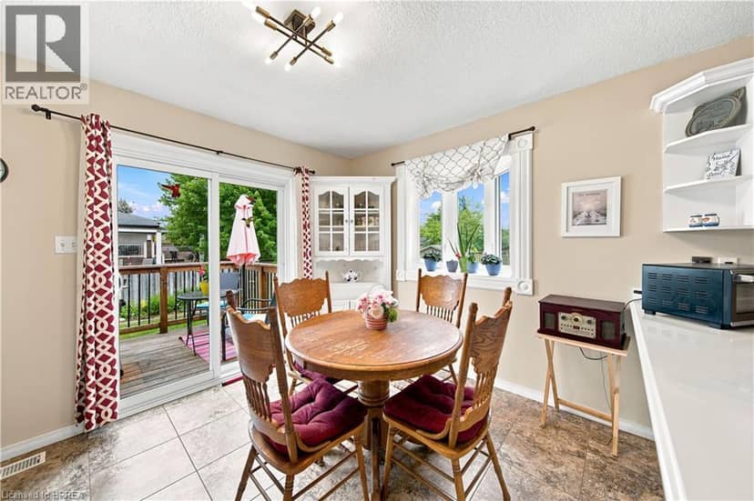 41 GRIFFITHS Drive — photo 12 of 40