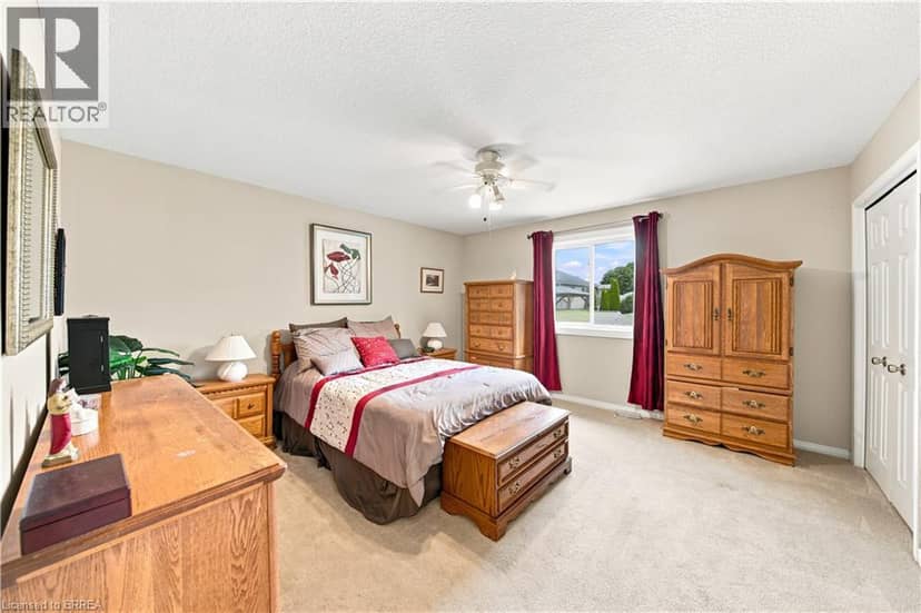 41 GRIFFITHS Drive — photo 17 of 40