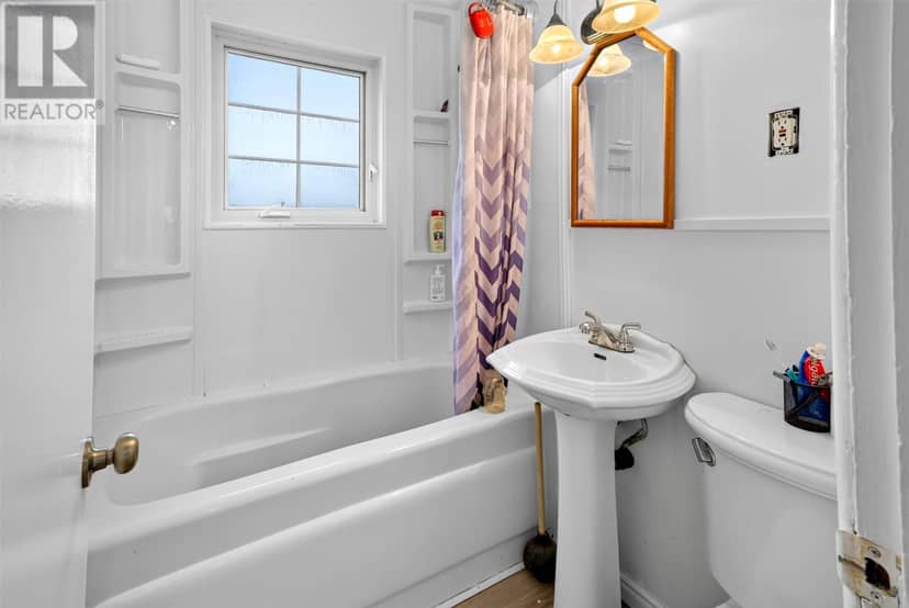122 Empire Avenue — photo 14 of 27