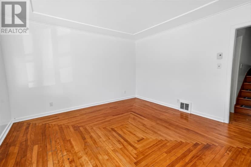 122 Empire Avenue — photo 3 of 27
