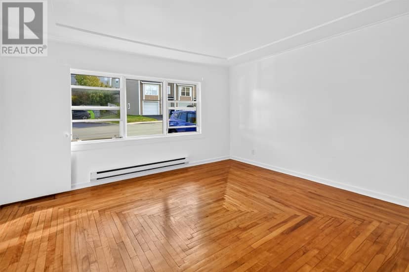 122 Empire Avenue — photo 4 of 27