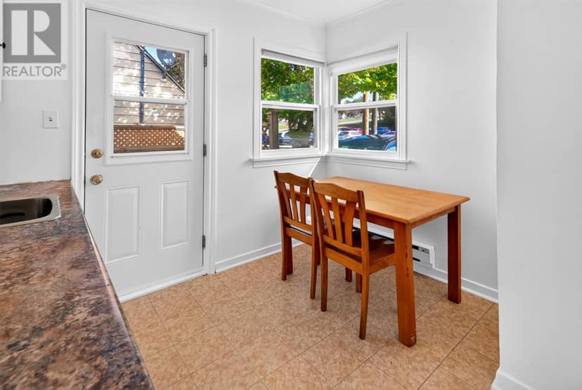 122 Empire Avenue — photo 5 of 27