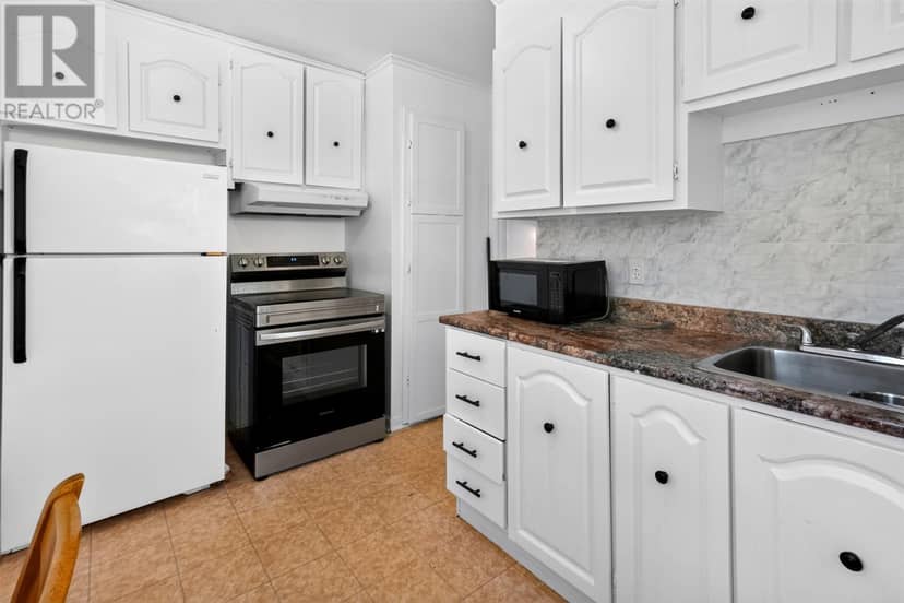 122 Empire Avenue — photo 6 of 27