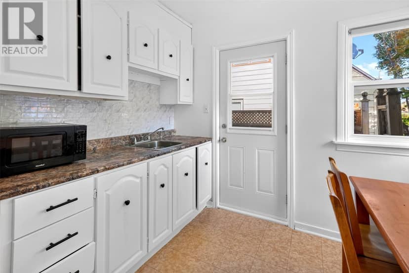 122 Empire Avenue — photo 7 of 27