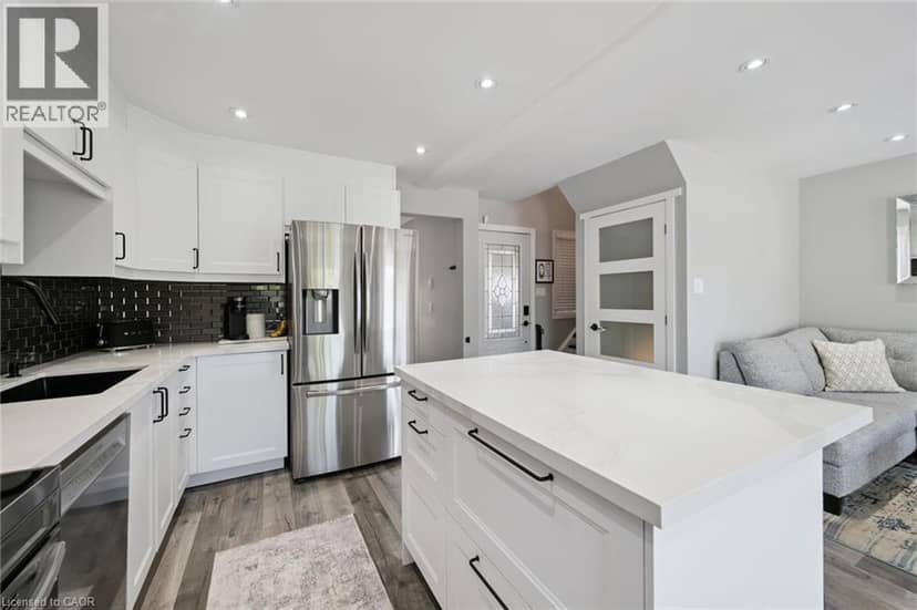 2152 PELEE Boulevard — photo 14 of 38