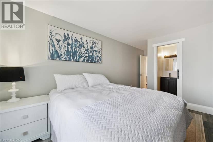 2152 PELEE Boulevard — photo 21 of 38