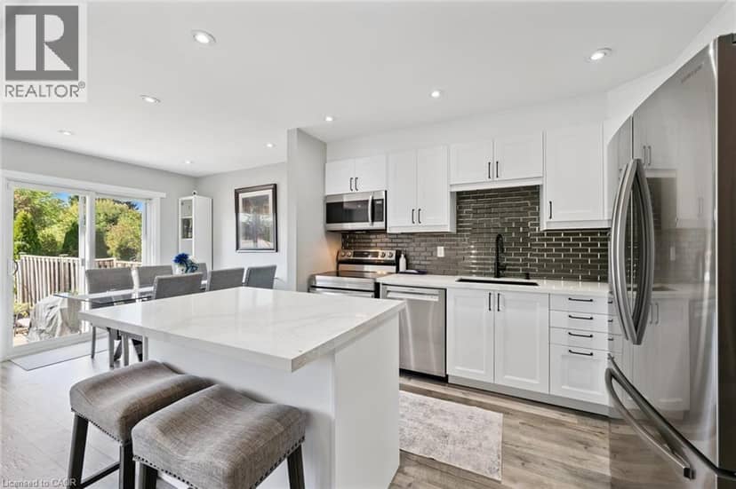 2152 PELEE Boulevard — photo 16 of 38